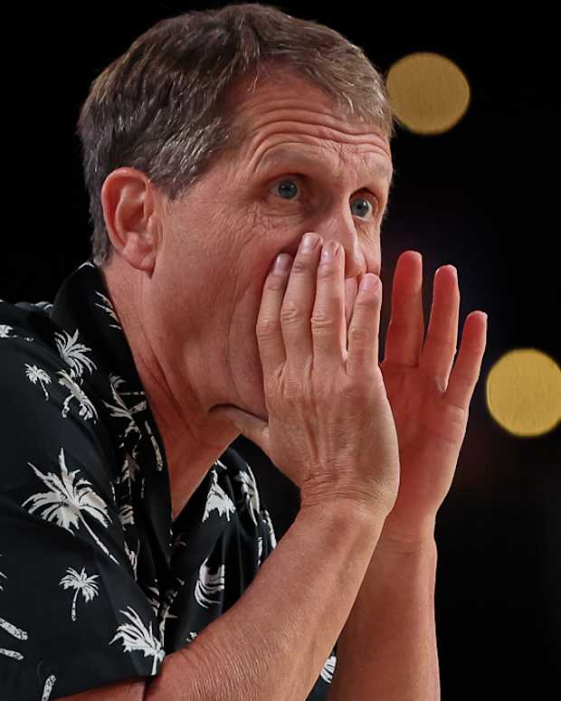 Razorbacks' Eric Musselman on sideline against North Carolina